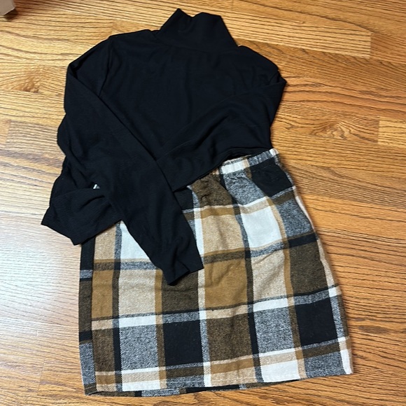 NWOT Girls High Neck Tee & Plaid Skirt - Picture 2 of 4